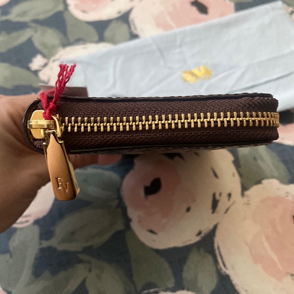 Frances Valentine Croc Embossed Washington Zip Around Continental Wallet - Picture 7 of 13